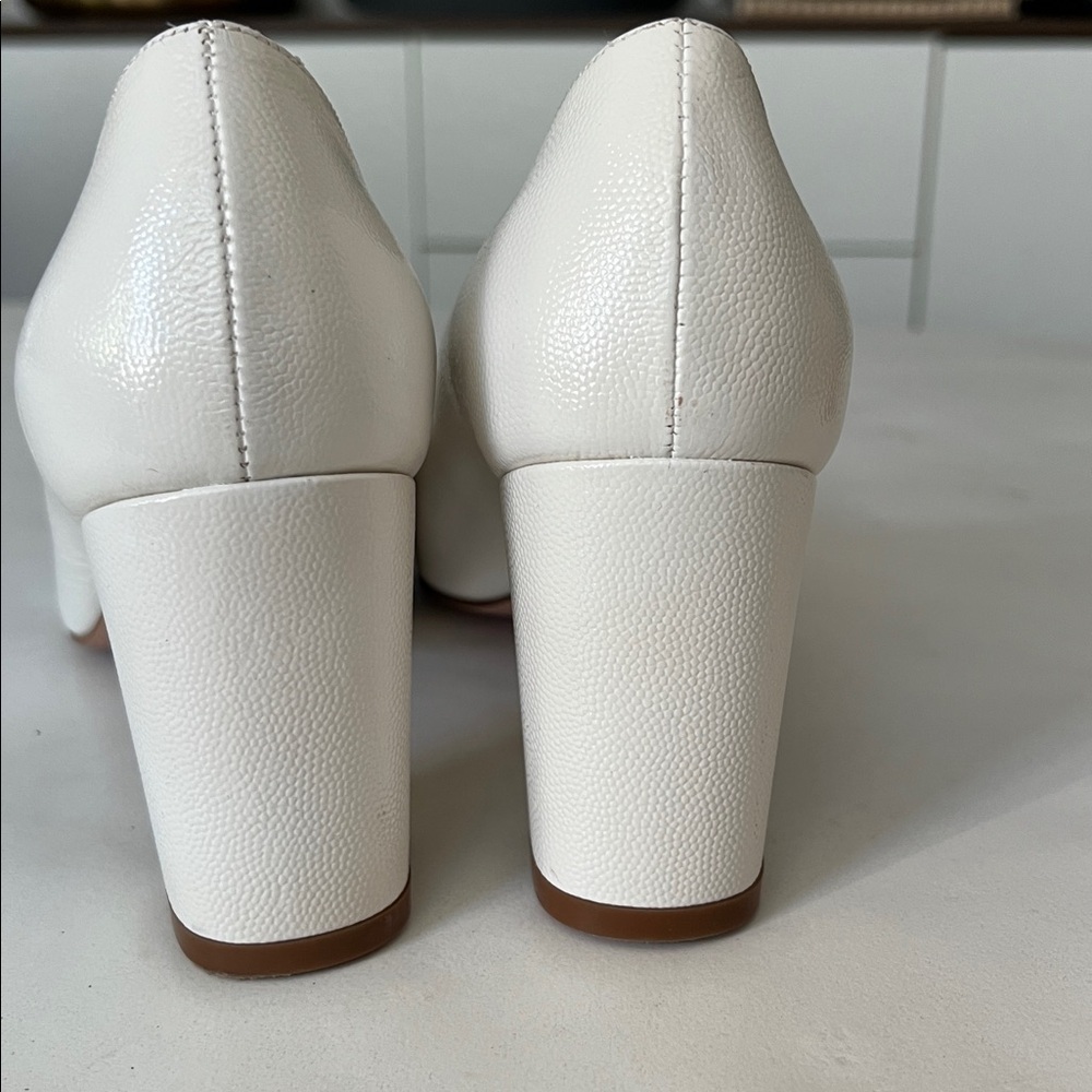 STUART WEITZMAN Laney Pointed Toe Block Heel Pebbled Leather Pumps Ivory 8 - Picture 5 of 9